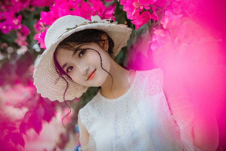 17 Caption Singkat tentang Wanita, Cocok Buat Tampil Stand Out di Media Sosial