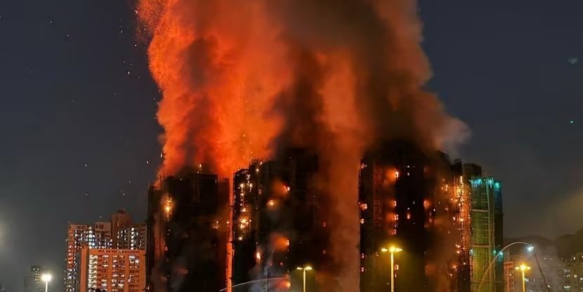 Kebakaran Apartemen di Hong Kong Renggut 44 Nyawa, Ratusan Masih Hilang
