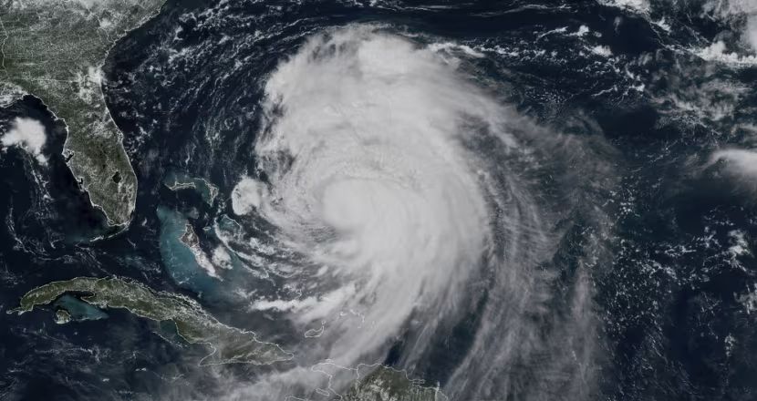 Badai Topan Erin Ancam Pantai Timur Amerika Serikat dengan Gelombang Besar