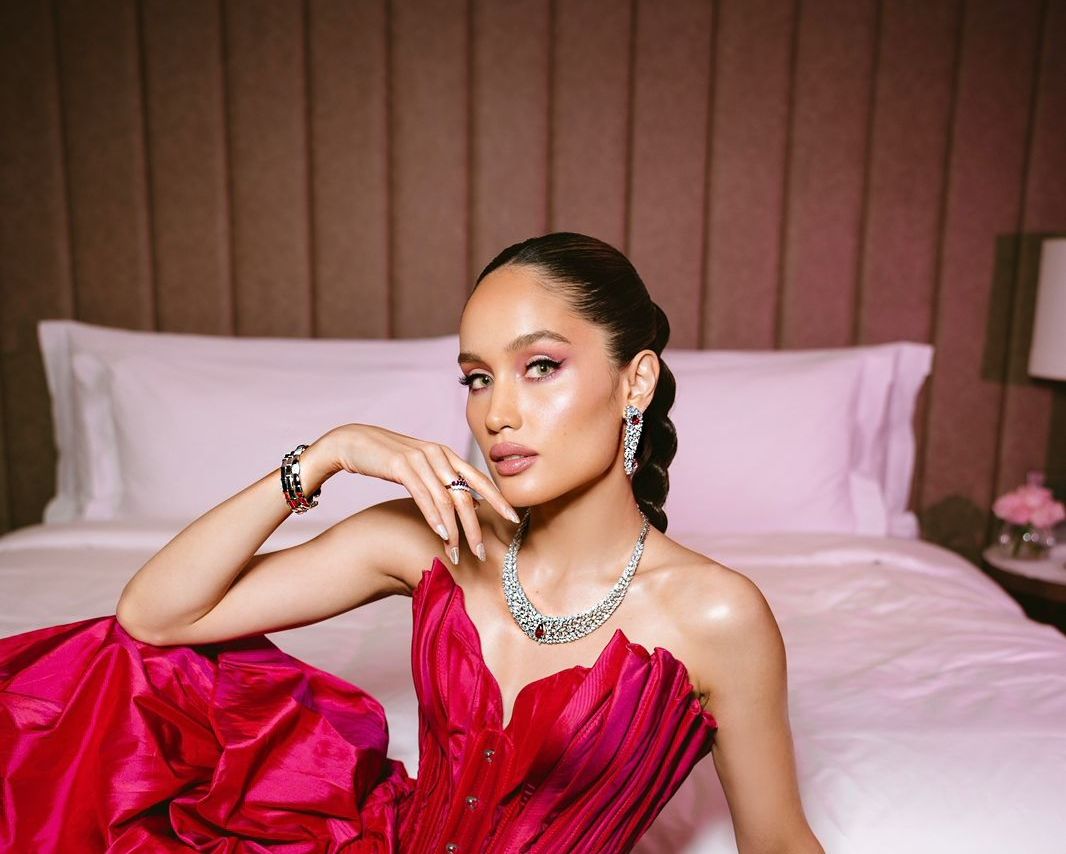 Cinta Laura Jadi Wajah Baru Perhiasan Berlian Mewah, Elegan dan Powerful!