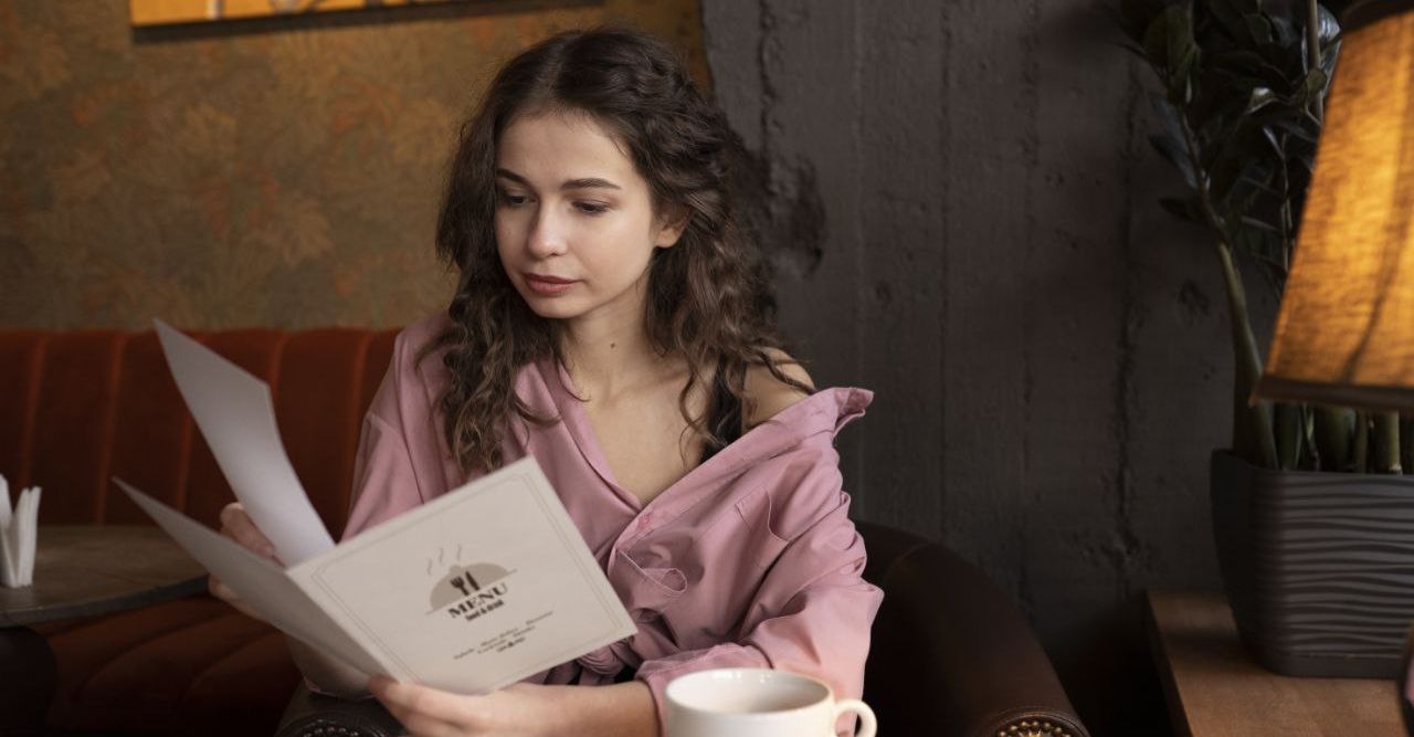 5 Zodiak Cewek yang Sering Bikin Orang Jatuh Hati Diam-diam