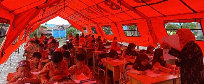 Sekolah Rusak Parah, Siswa SD di Bener Meriah Tetap Belajar di Tenda Pengungsian