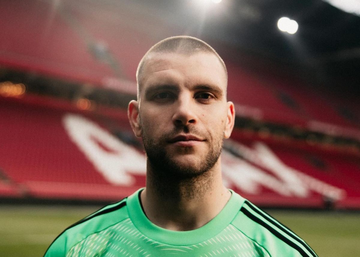 Gabung Ajax, Mimpi Masa Kecil Maarten Paes Jadi Nyata