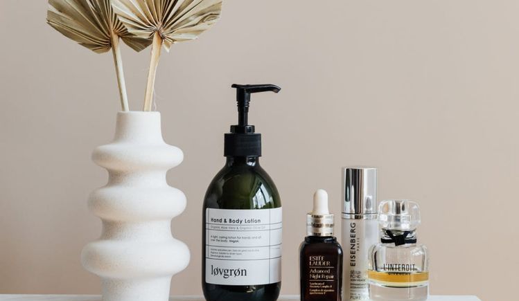 30 Ide Nama Grup WhatsApp Skincare yang Aesthetic dan Unik