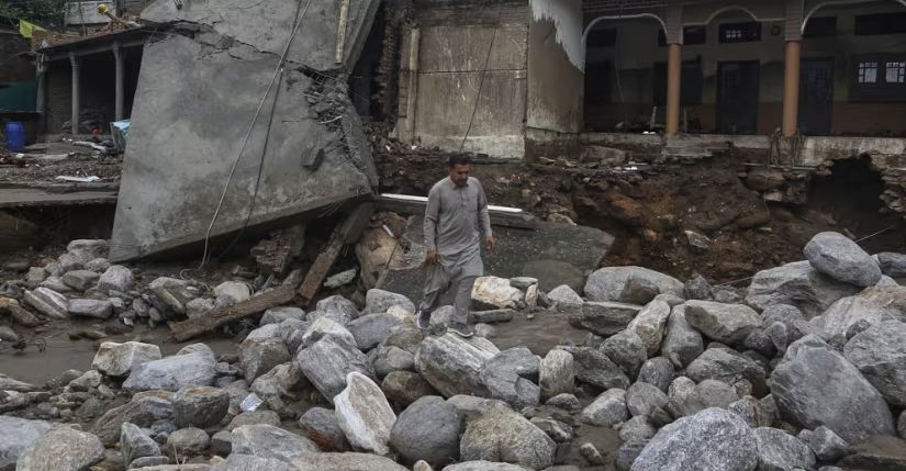 Ratusan Orang Tewas Akibat Banjir Bandang di Pakistan, Petugas Kesulitan Berikan Bantuan