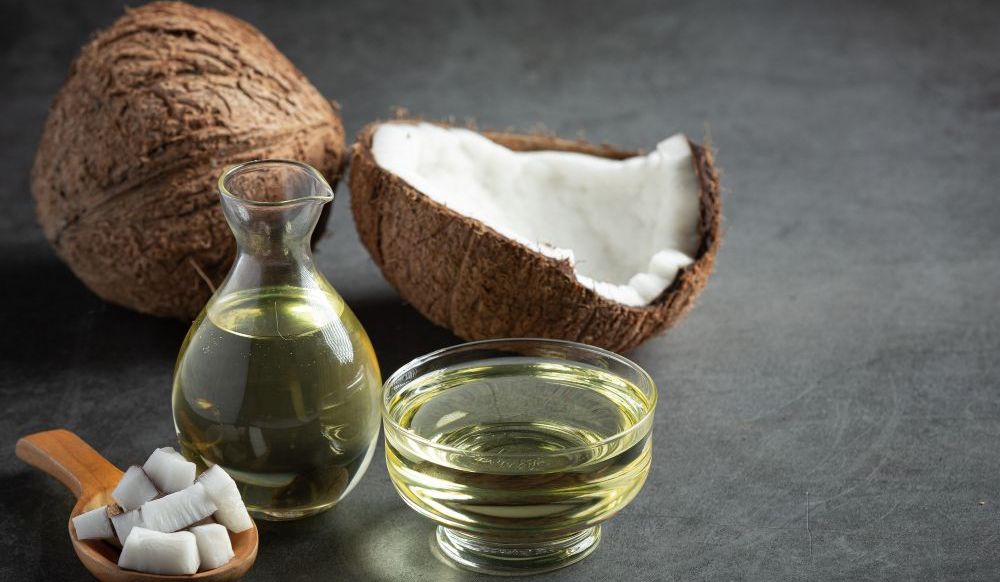 5 Campuran Minyak Kelapa Buat Numbuhin Rambut Rontok dengan Cepat!