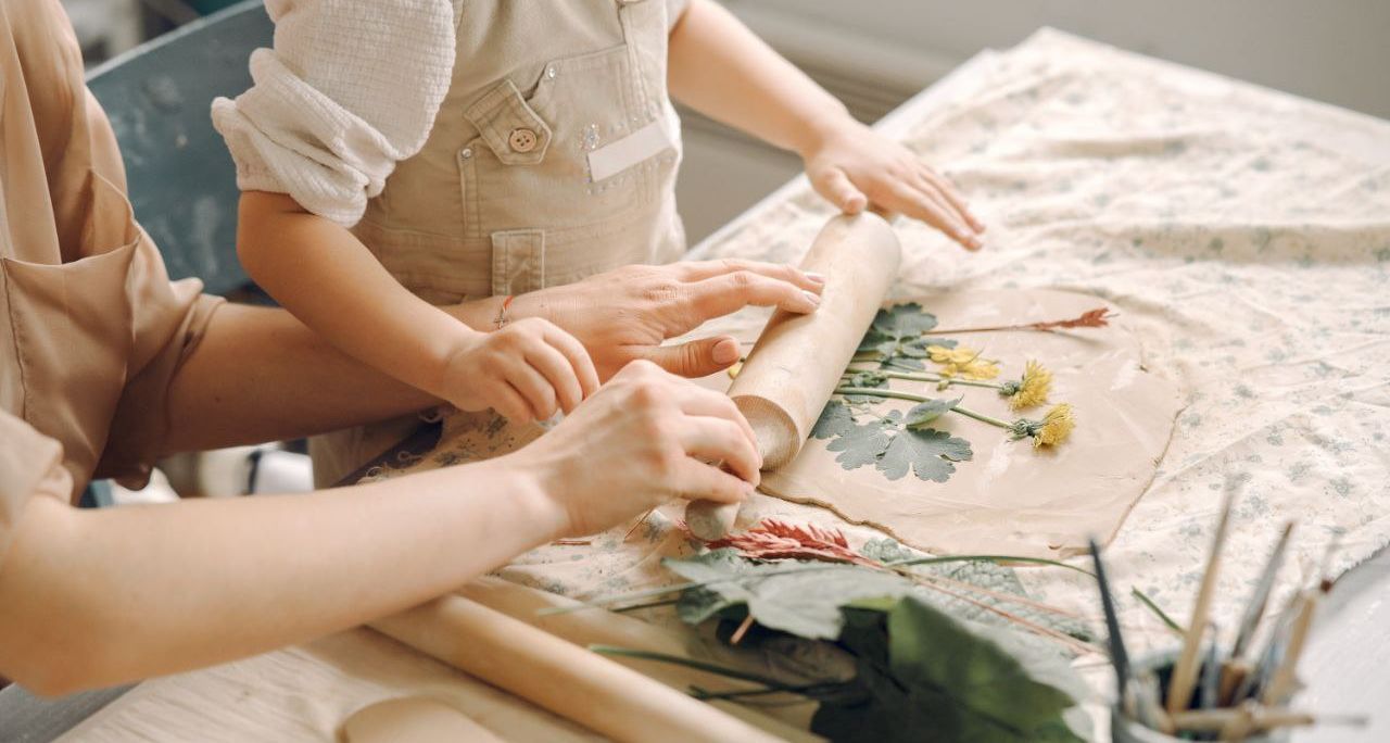 5 Zodiak Cewek yang Jago Banget DIY dan Kerajinan Handmade, Kreatif Abis!
