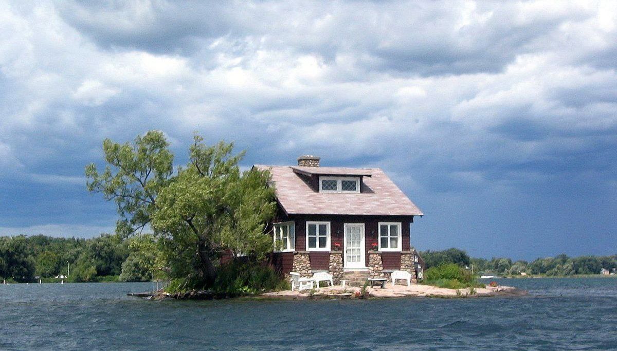 5 Arti Mimpi Rumah di Tengah Laut Menurut Primbon Jawa
