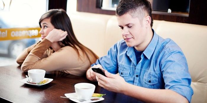 Asyik Tapi Berisiko: Dampak Media Sosial pada Kesehatan Mental Remaja