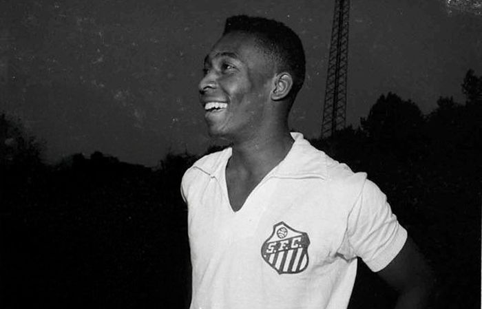 5 Pesepakbola yang Paling Sering Lakukan Tendangan Salto, Siapa Saja?