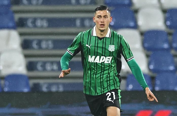 Ingin Tambah Kekuatan di Lini Pertahanan, AC Milan Kabarnya Sudah Lakukan Kontak Awal ke Agen Jay Idzes
