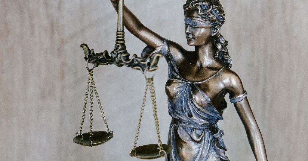 Jangan Mau Tertipu! Pahami 6 Mantra Hukum Ini Agar Anda Tidak Buta Aturan