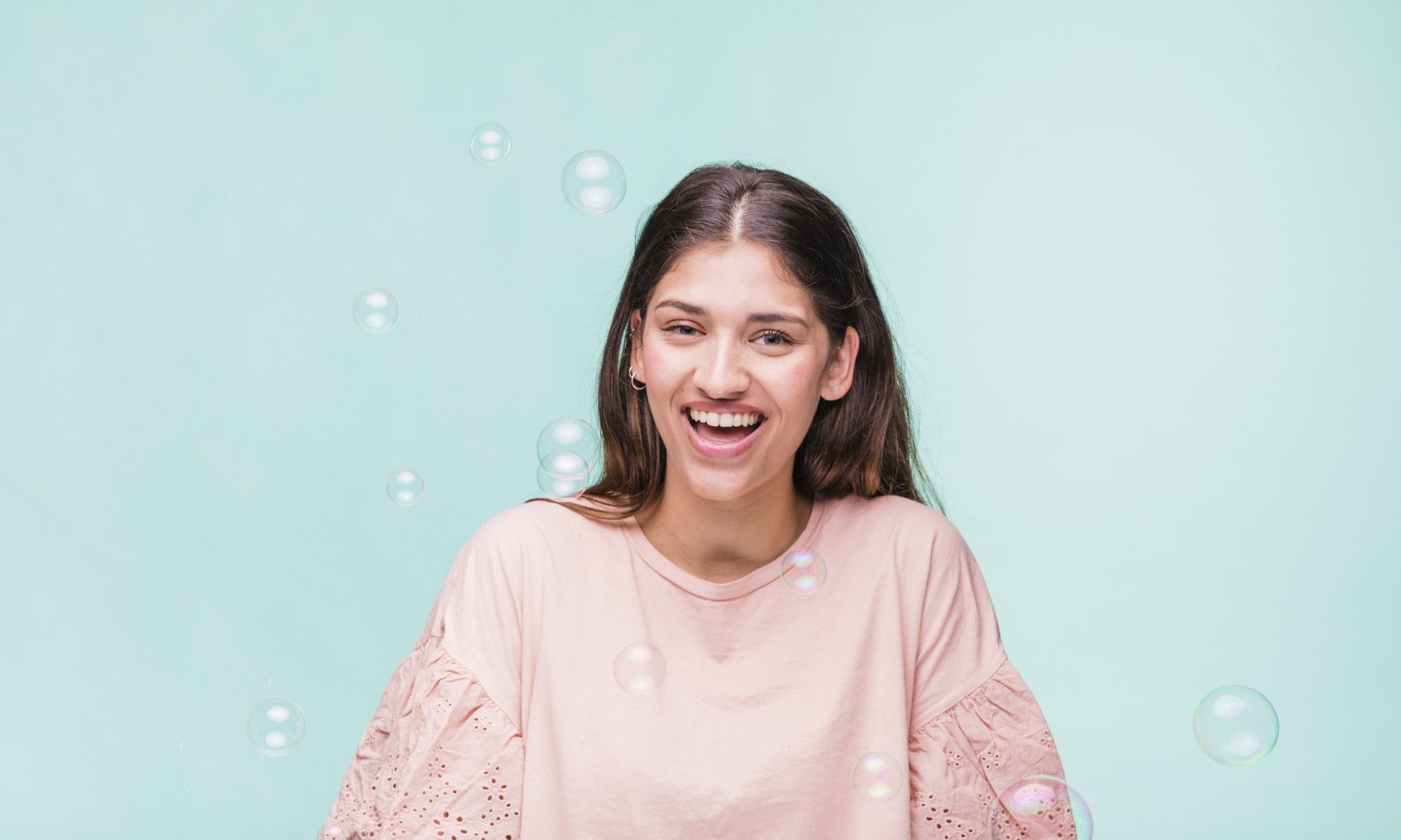 5 Zodiak Cewek yang Paling Soft Spoken, Bikin Orang Lain Nyaman!