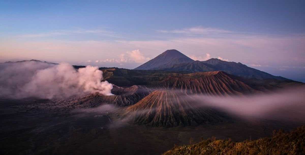 30 Ide Caption Aesthetic Saat Mendaki Gunung, Cocok untuk Instagram