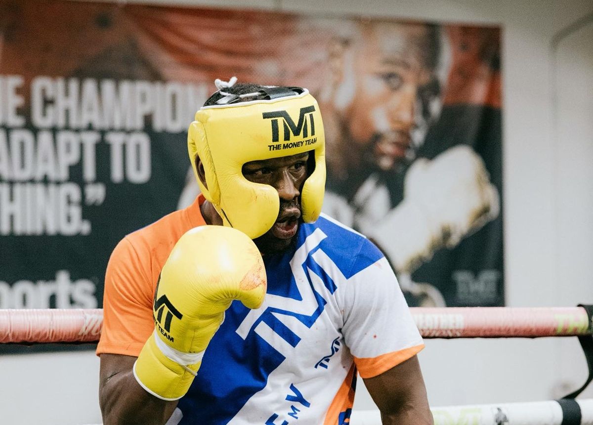 Setelah 8 Tahun Pensiun, Floyd Mayweather Umumkan Comeback ke Tinju Profesional
