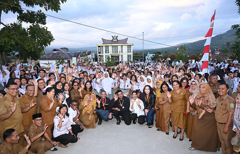 Dukung Pendidikan Daerah, Bobby Nasution Tinjau SMA Negeri 1 Salak