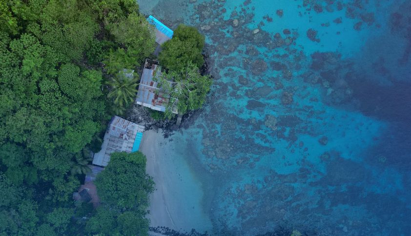 Spot Foto Hidden Gem di Ternate yang Jarang Diketahui: Pesona Pantai Jikomalamo