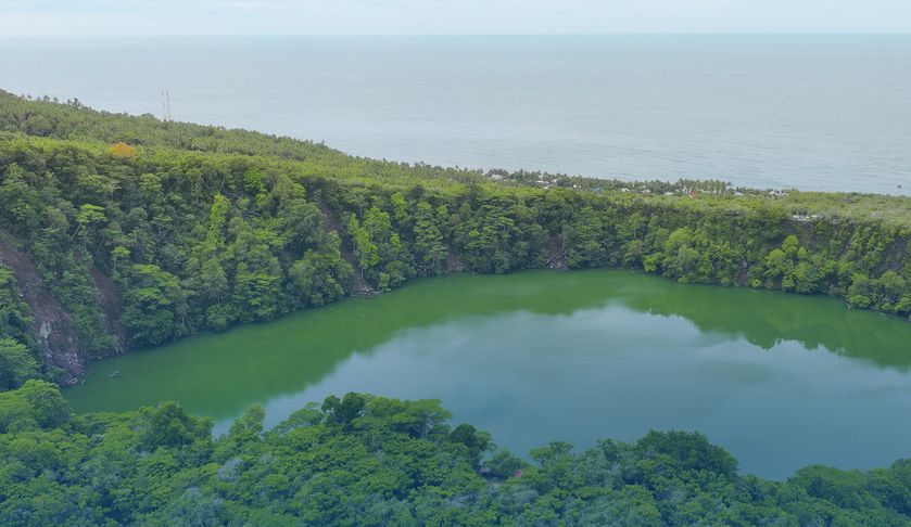 Danau Tolire, Pesona Kawah Vulkanik Misterius di Lereng Gamalama