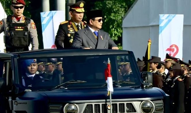 Penampilan Gagah Presiden Prabowo saat Pimpin HUT ke-79 Bhayangkara di Monas