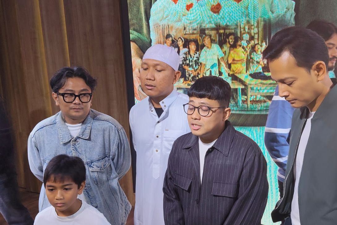 Oki Rengga Adu Akting dengan Fedi Nurit dan Mikha Tambayong di Gak Ada Matinya! Persembahan MD Pictures