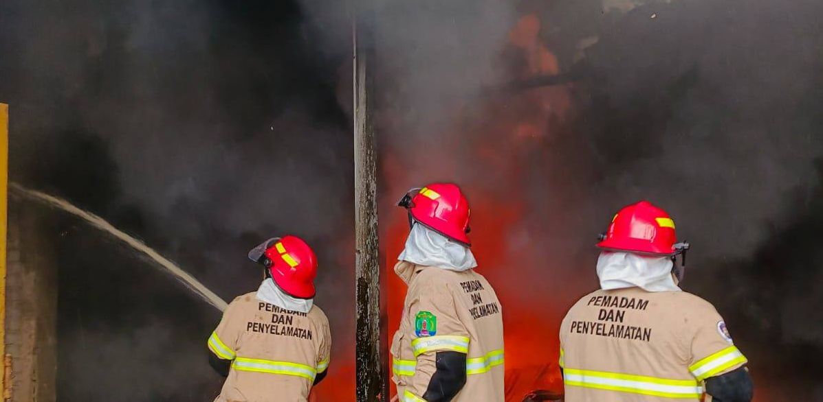 Kebakaran Hebat di Nunukan, Gudang Kardus dan Plastik Hangus Dalam Hitungan Menit