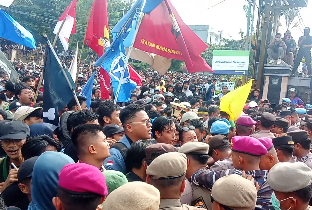 Demo di Tarakan Diwarnai Saling Dorong