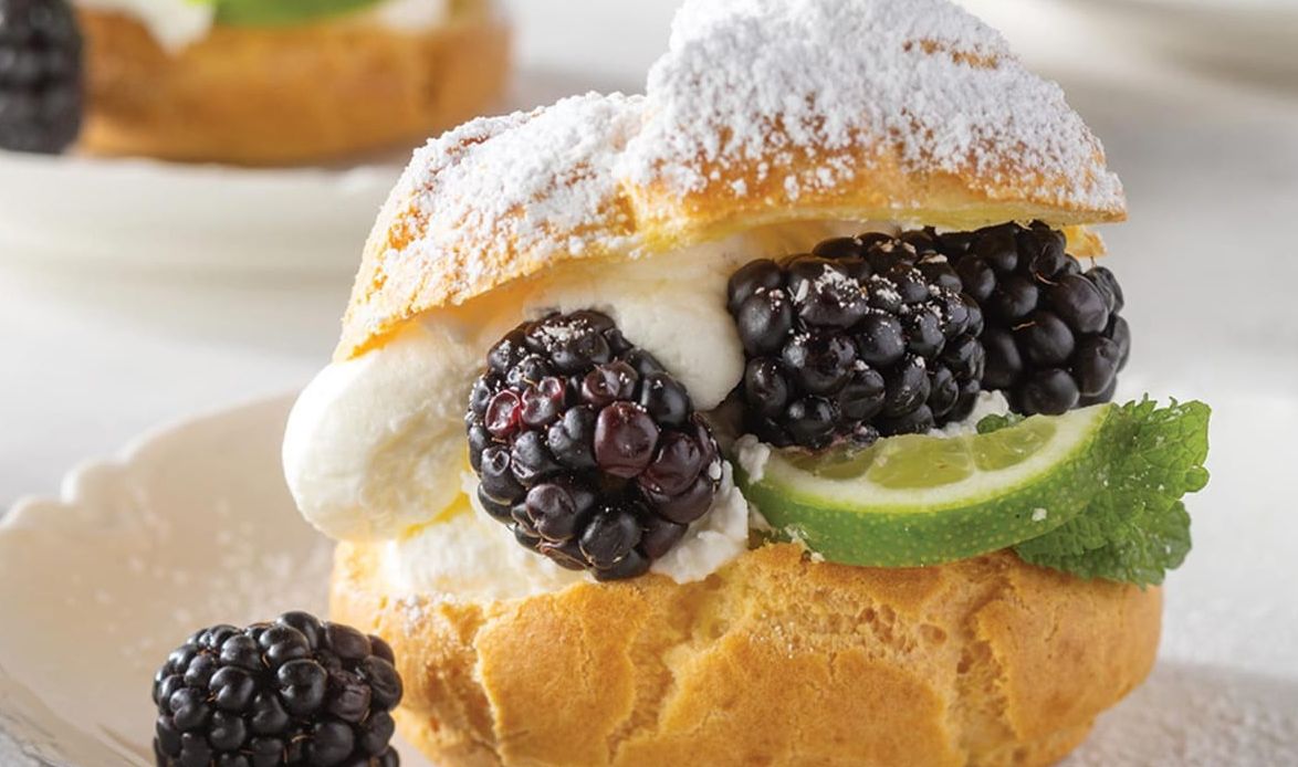 Resep Blackberry Cream Puffs: Pastry Cantik dengan Sentuhan Buah Segar