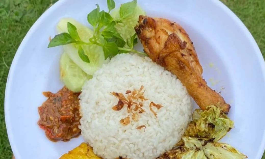 Resep Ayam Goreng Kuning yang Gurih dan Harum, Yuk Masak Bareng!