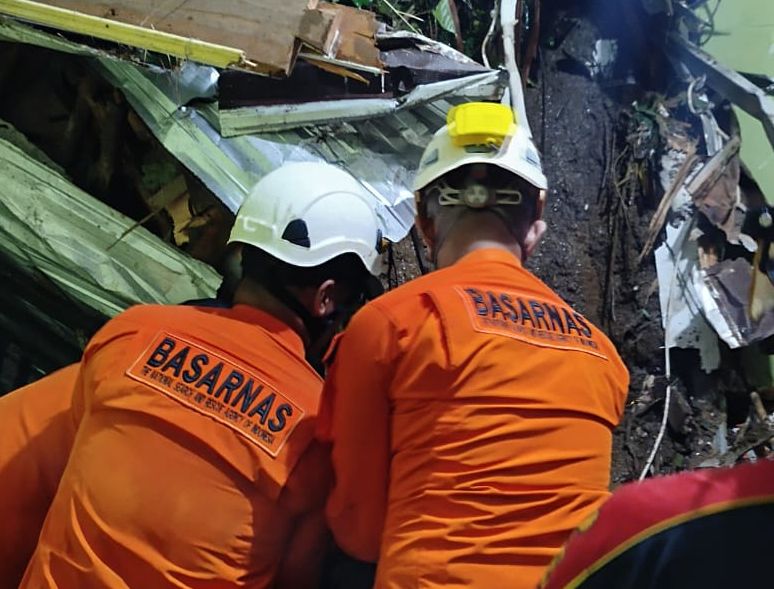 Longsor Timbun Rumah Warga di Ambon, Pria Lansia Tewas