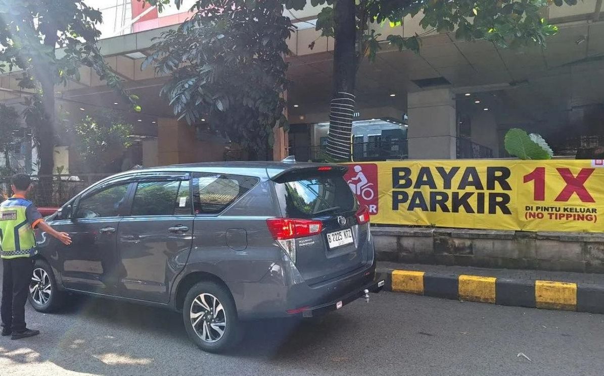 Sudinhub Jakarta Selatan Pasang Spanduk Tolak Juru Parkir Liar, Blok M Square Kini Bebas Pungli