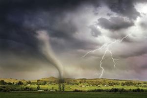 Menguak Perbedaan Tornado dan Puting Beliung, Biar Nggak Salah Sebut Pas Cuaca Ekstrem