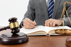 Demistifikasi Supremasi Hukum: Menempatkan Aturan di Atas Kekuasaan Politik!