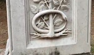 Misteri Simbol Ouroboros Ular yang Mengigit Ekor di Makam Jenderal Belanda J.H.R Kohler di Jakarta