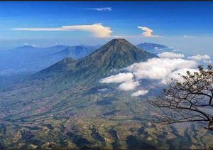 Jelajah Gunung Burni Telong di Bener Meriah, Destinasi Favorit Pendaki dengan Panorama Negeri di Atas Awan
