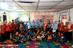 Perlengkapan Sekolah dan Bahan Pokok Disalurkan DWP Sumut ke Panti Asuhan Alwashliyah