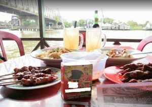 Kulineran Unik di Warung Soto Bawah Jembatan Banjarmasin: Cita Rasa Otentik, Harga Ramah Kantong