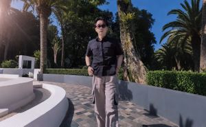 Tren Fashion Pria 2026 Bergeser, Oversized hingga Fitted Tee Sama-sama Digemari
