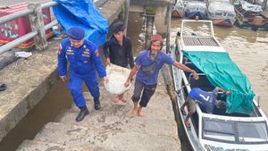 Wujudkan Program Polisi Penolong, Satpolairud Polres Tanjab Barat Siap Bantu Penumpang Kapal