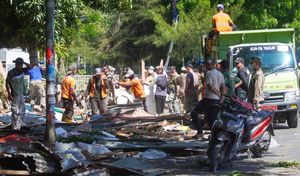 Ratusan Personel Turun, Pemko Banda Aceh Tertibkan PKL dan Bangunan Liar di Tungkop