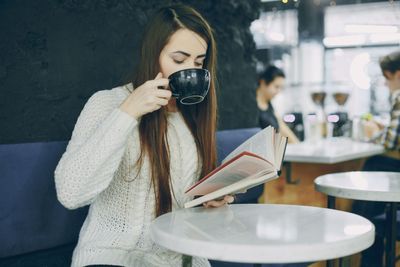 5 Zodiak yang Mengalah demi Suasana Tetap Tenang, Salah Satunya Kamu?