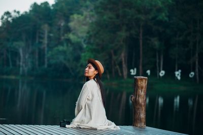 5 Zodiak Paling Hobi Melamun di Mana Saja, Apa Kamu Termasuk?