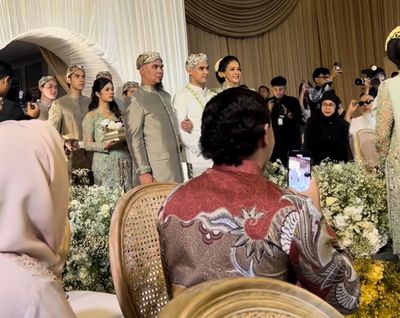 Maia-Ahmad Dhani Gandengan Lagi di Akad Nikah Al Ghazali Suasana Makin Haru