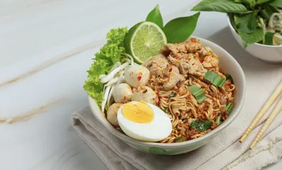 17 Ide Nama Usaha Mie Nyemek Kekinian yang Unik, Gaul, dan Auto Bikin Laper Mata!