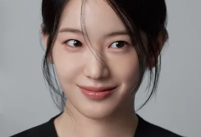 Foto Profil Terbaru Jang Gyuri Tampilkan Pesona Memikat dan Aura Lembut