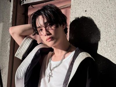 Ju Haknyeon Mundur dari THE BOYZ, Bantah Terlibat Prostitusi Lewat Surat Tulisan Tangan