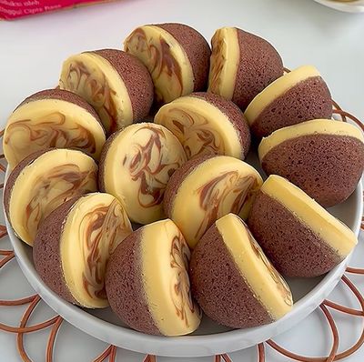 Lembut, Manis, Gurih! Yuk Cobain Choco Steam Banana Cake with Cheese