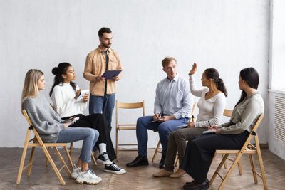5 Zodiak Paling Suka Debat dan Gak Mau Kalah, Kamu Termasuk?