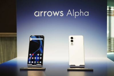 Fujitsu Arrows Alpha F-51F: HP Mid-Range Gahar dari Brand Laptop Ternama!