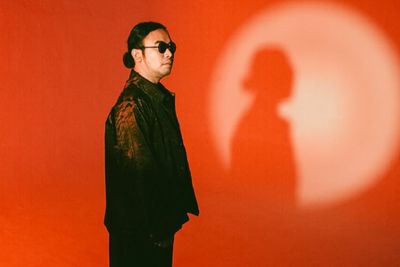 Empat Rilisan, Empat Cerita: Narasi Musik Whisnu Santika di Balik Indobounce