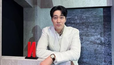 So Ji Sub Pertimbangkan Peran Mantan Agen Rahasia di Drama Manager Kim